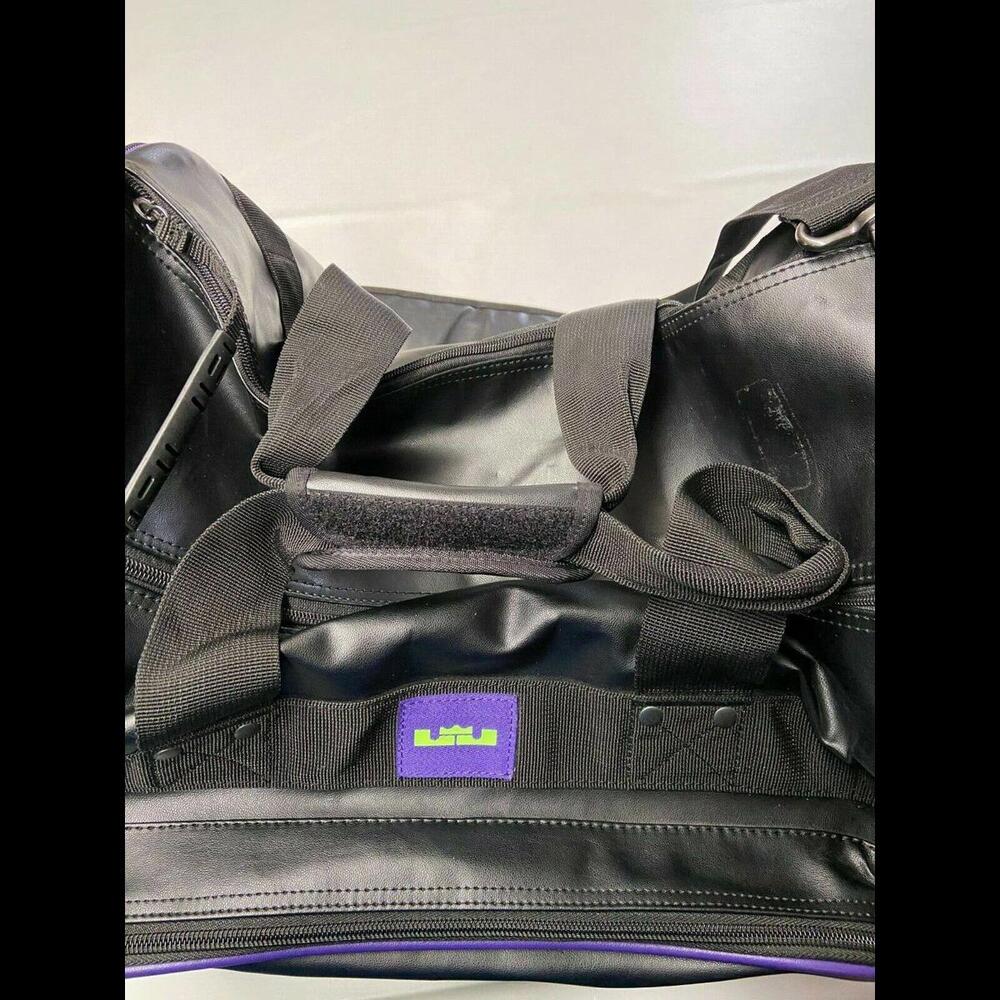 Rare Nike Official LEBRON JAMES Skills Academy Black Duffel Bag - Picture 3 of 9